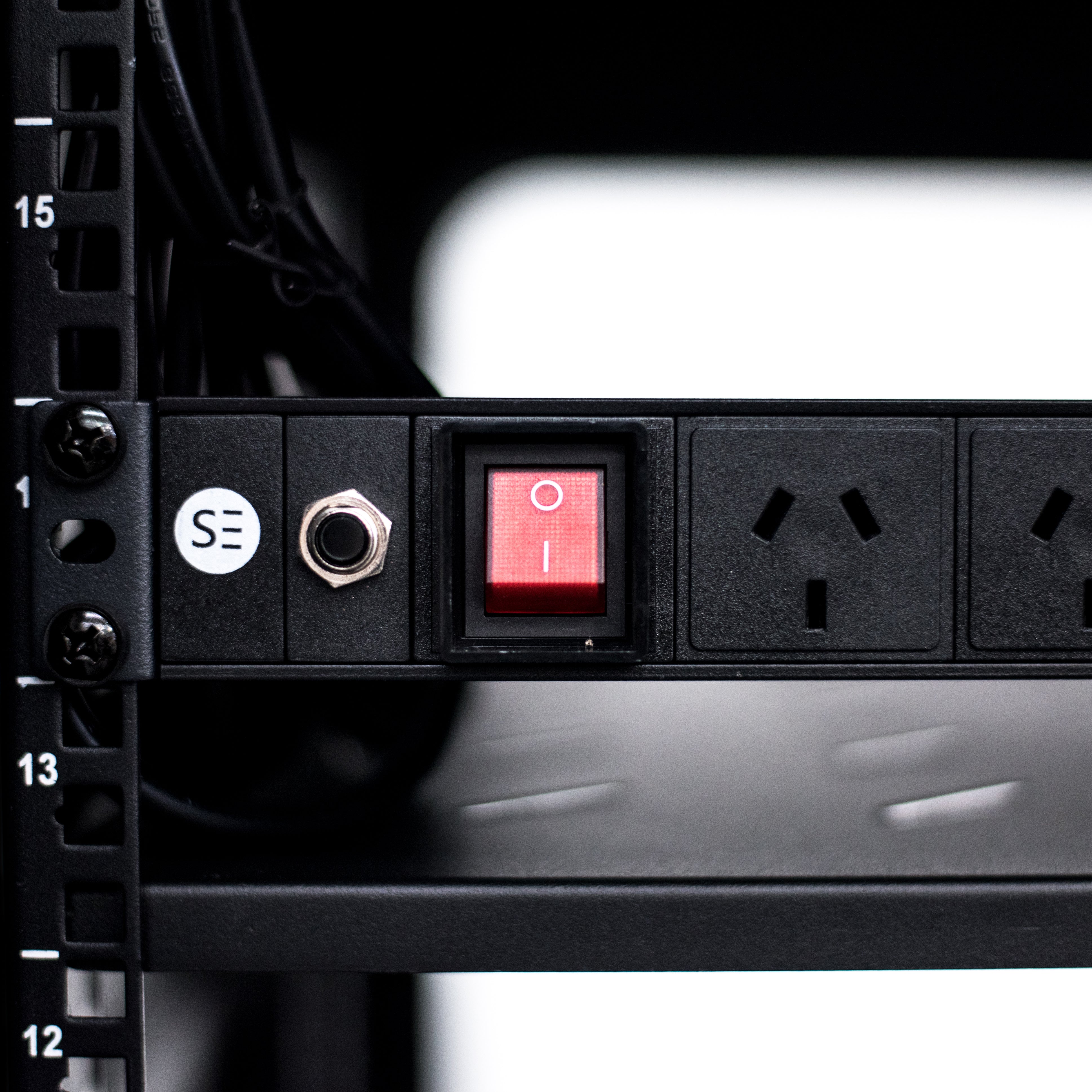 Serveredge 18RU 800mm Wide & 800mm Deep Fully Assembled Free Standing Server Cabinet