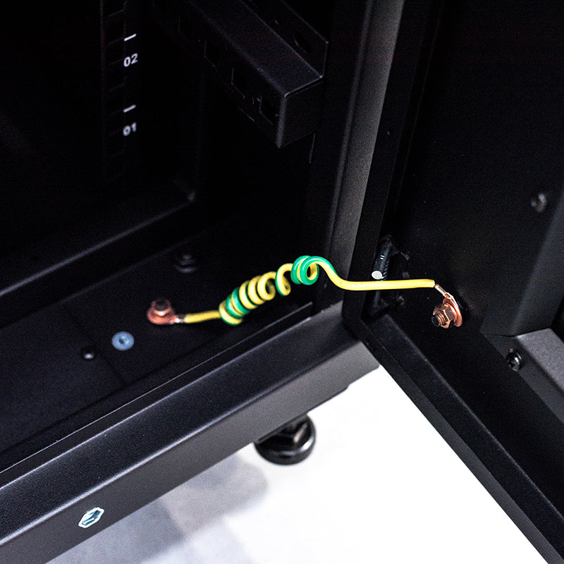 Serveredge18RU 600mm Wide & 1000mm Deep Fully Assembled Free Standing Server Cabinet